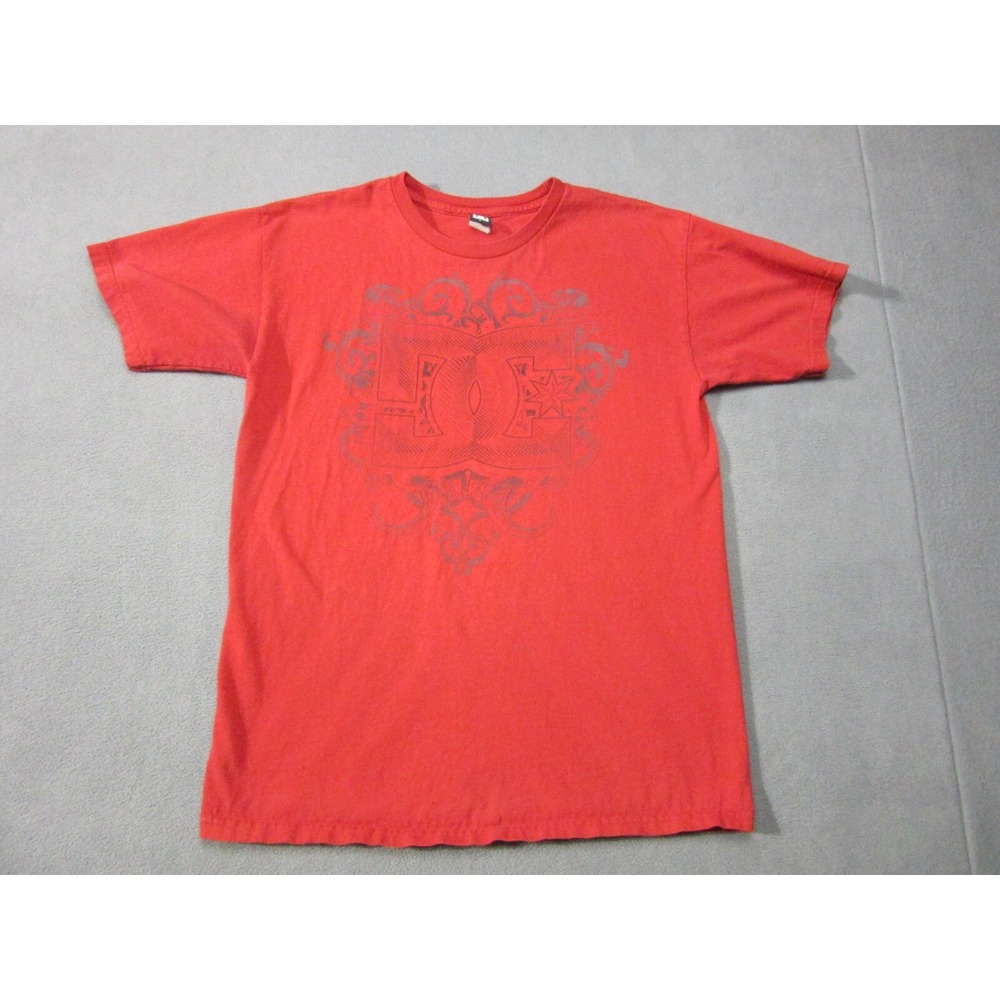 DC Shoes Shirt Mens Medium Red Graphic Y2K Skater Tee Short Sleeve Distressed
